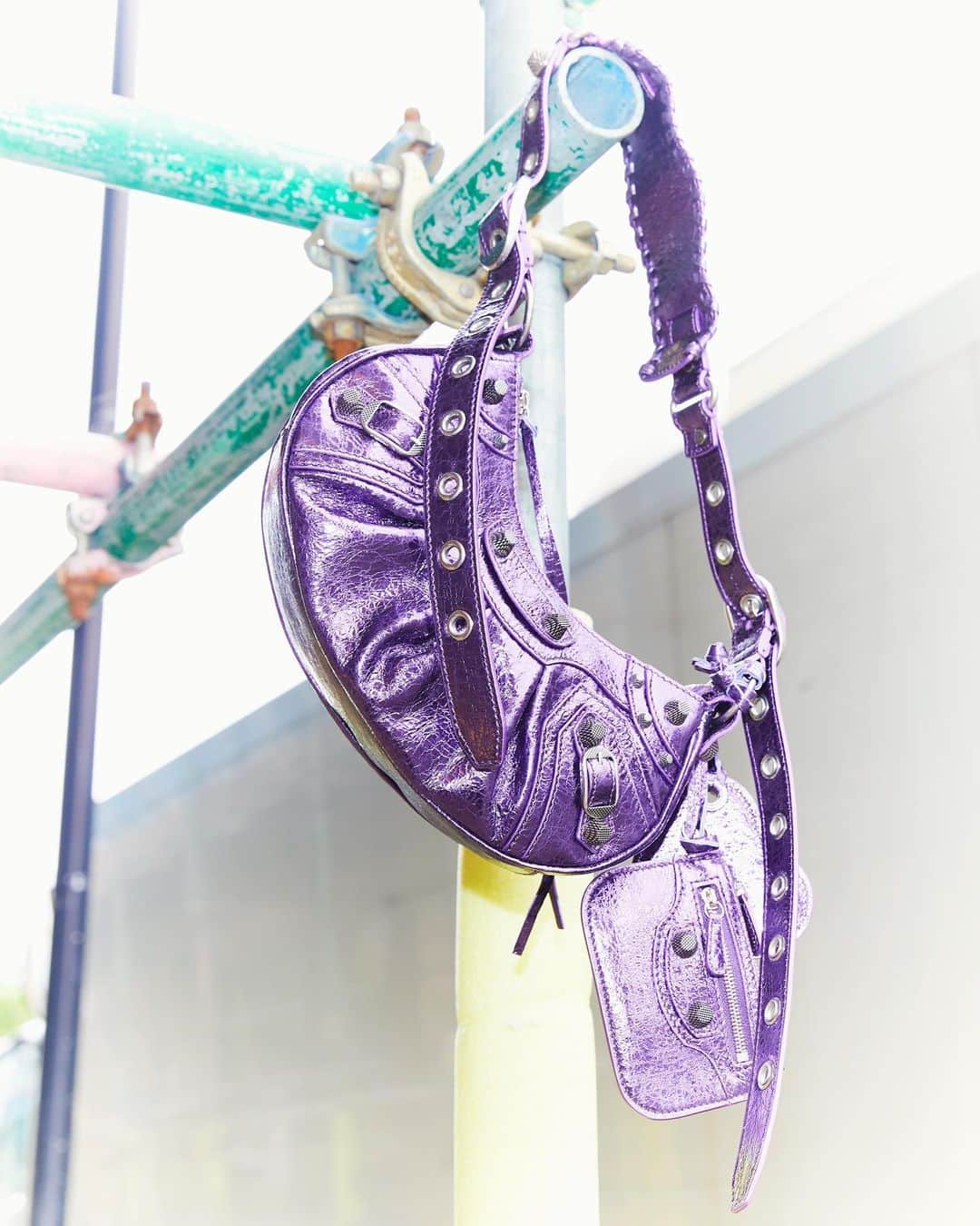 エルエヌシーシーのインスタグラム：「Le Cagole at work  Shop now on LN-CC」