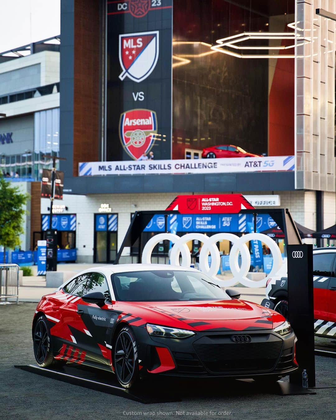 Audiさんのインスタグラム写真 - (AudiInstagram)「Dressed up in our game day best last week @AudiField with the MLS All-Stars.   Learn more at the link in our bio.   #AudiRSetronGT #AudiQ8etron #Soccer #MLS #MLSAllStar #Football」7月27日 2時11分 - audi