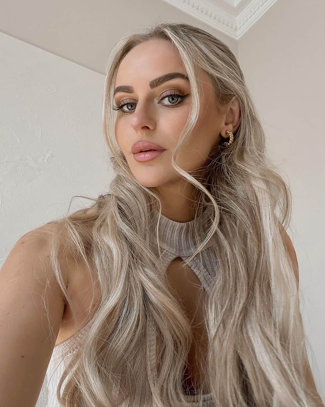 Anna Nyströmのインスタグラム：「Hi 🤍」