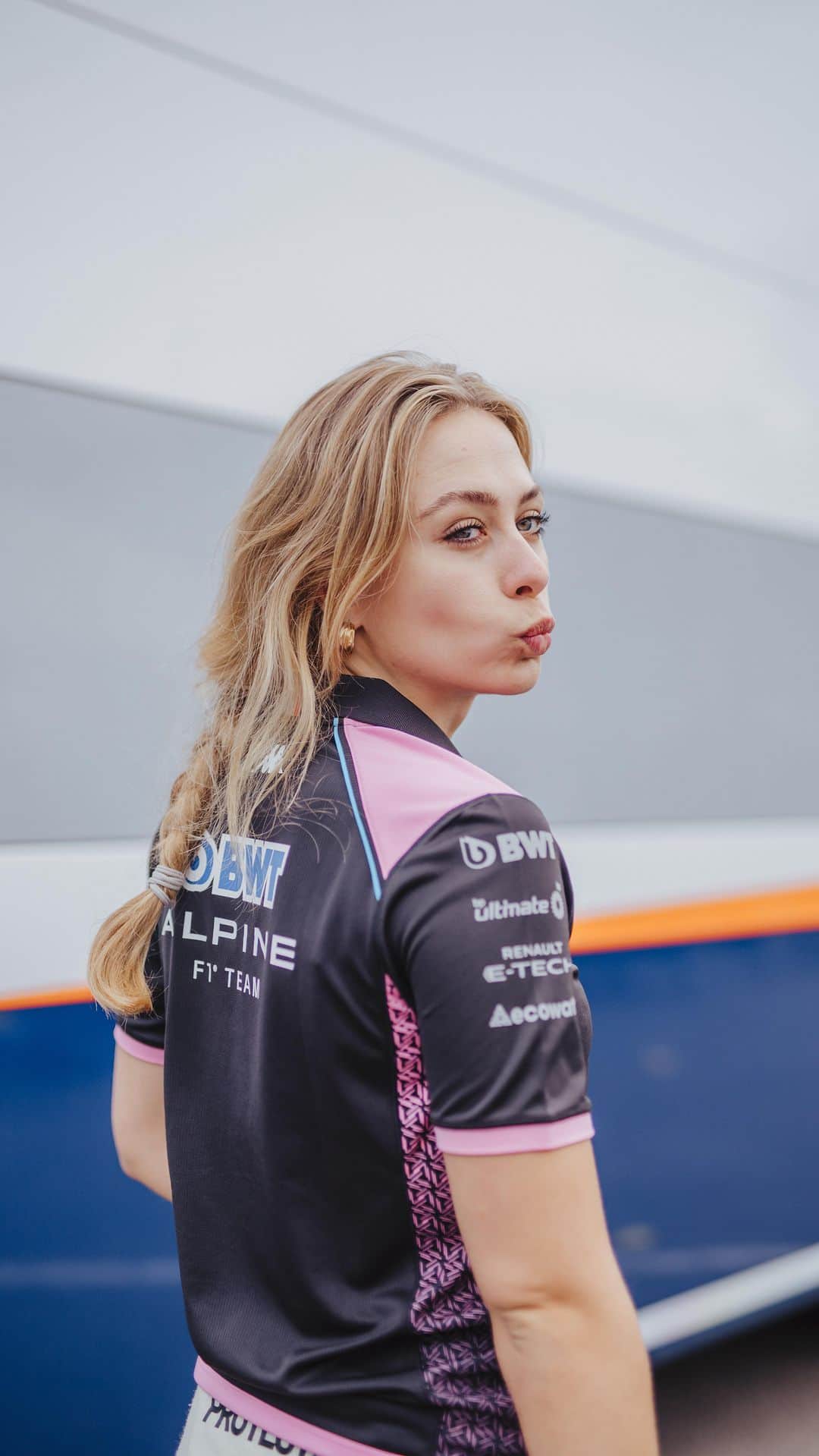のインスタグラム：「Good mood Wednesday cause it’s RACE WEEK 💙🏁 Spa coming in 🔥 this weekend! We will all race for Anthoine & Dilano 🕊️// 📸 x @thomasmarzusch // #sophia #sophia99 #changeagent #racegirl #motorsport #racing #unscripted #soptimism #Spa」