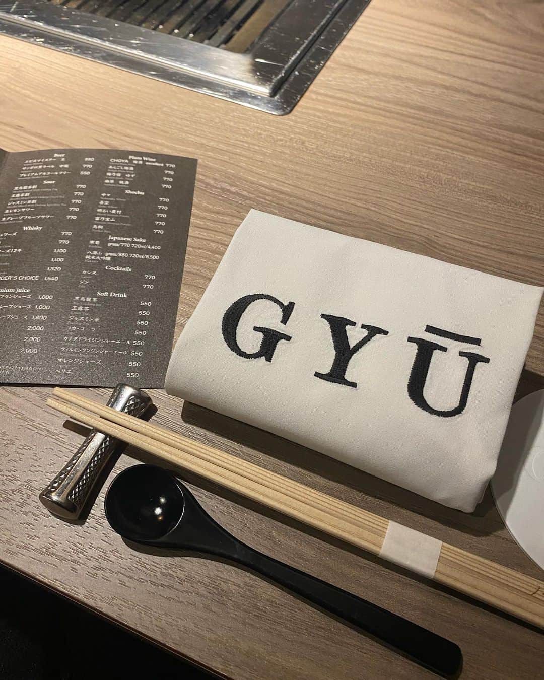 八木梨早のインスタグラム：「お肉が全部柔らかくてとっても美味しかった😭🤍  特に和牛土鍋ご飯が最高でした♡  #pr #牛gyu #焼肉デート #船橋グルメ #完全個室 #船橋焼肉 #pr   https://tabelog.com/chiba/A1202/A120201/12050053/」