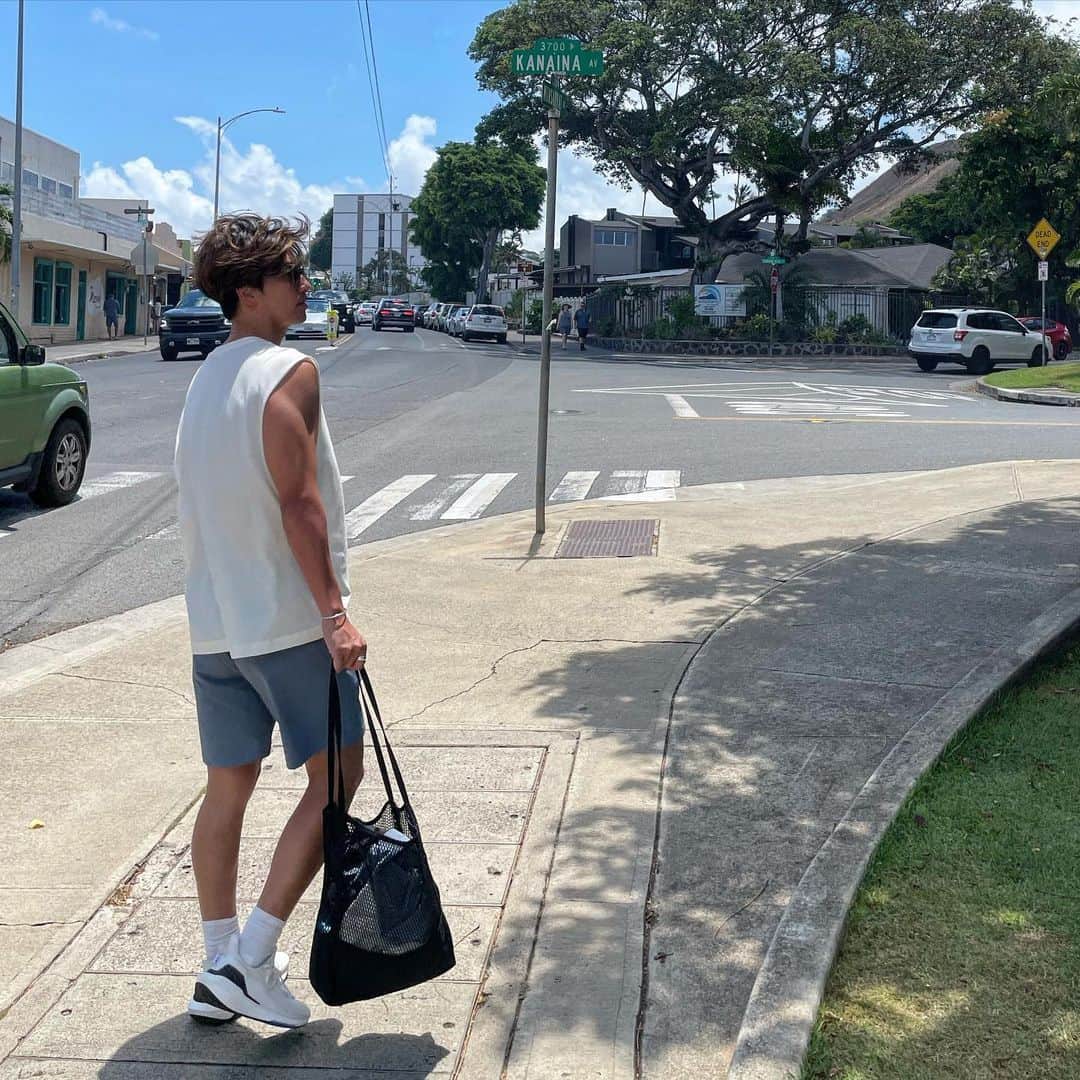 のインスタグラム：「あぢー😬 熱中症には気をつけてね🔥 #hawaii」