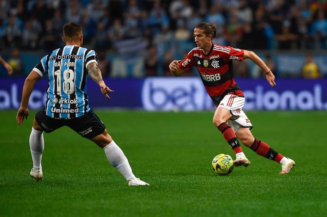 フィリペ・ルイスのインスタグラム：「Senhoras e senhores... apreciem o recital. Filipe Luís está em campo.  📸 Marcelo Cortes / CRF #VamosFlamengo #CRF」