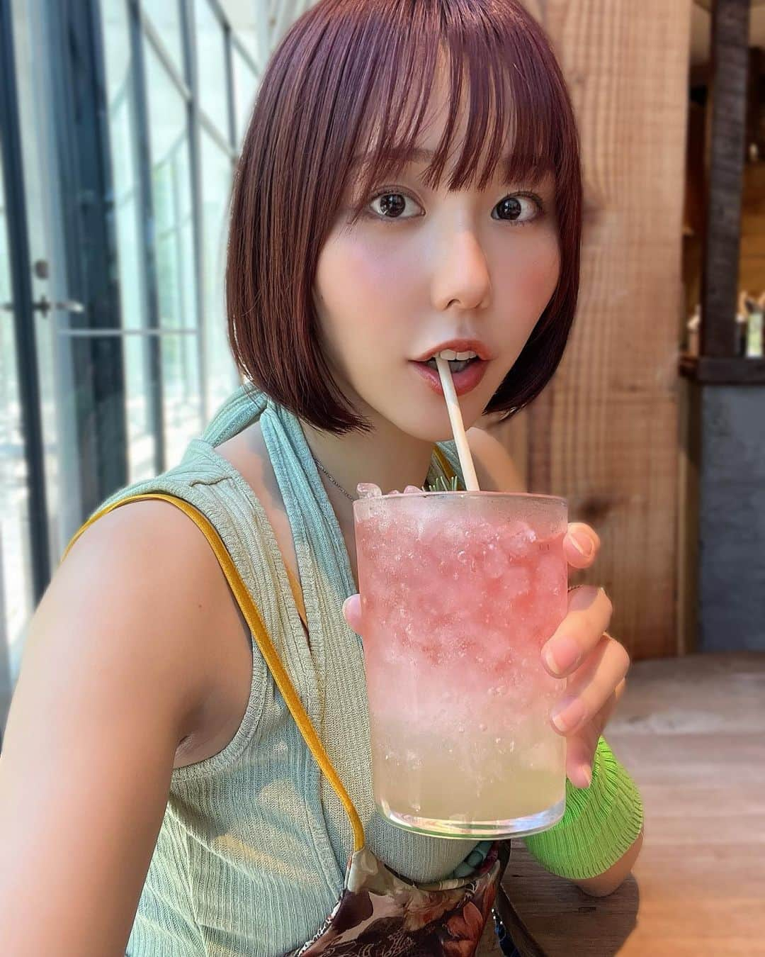 神成藍子さんのインスタグラム写真 - (神成藍子Instagram)「夏だねぇ🌞🌴🌺✨  豪華で大きな海鮮丼をもりもり食べて幸せだった1日😸🫶 二の腕痩せを頑張らなきゃってちょっぴり思ったりもした1日だた🧞‍♂️  #六本木 #夏 #Summer #ダイエット宣言」7月27日 12時16分 - kanna_nijimura