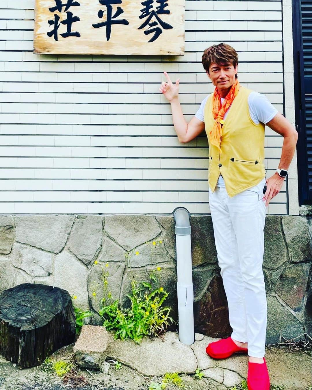 マイケル富岡さんのインスタグラム写真 - (マイケル富岡Instagram)「３時間待ち‼︎ ラーメン店『琴平荘』〜たとえロケであっても撮影隊はもちろんウェイティング〜ぜひ『相席食堂』にて#相席食堂 #朝日放送 #見逃し配信 #tver #abema #ラーメン #らーめん #ramen #琴平荘 #ラーメン日本一 #ラーメン県山形 #shooting #マイケル富岡 #ヤキソバン #actor #actorslife #love #noodles #千鳥 #撮影 #ロケ #オフショット」7月27日 12時18分 - michaeltomioka