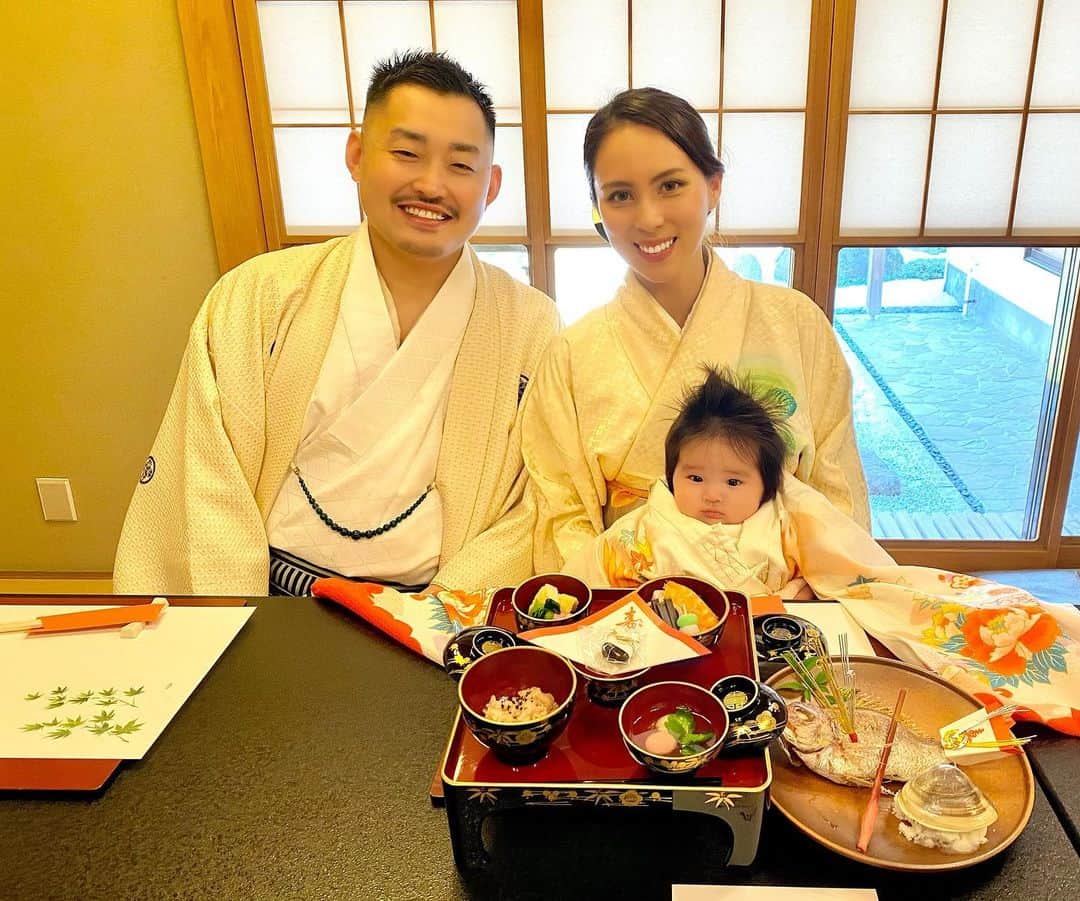 mizukiのインスタグラム：「🤍  #お宮参り #お食い初め #100日祝い  #着物 #赤ちゃん #成田山 #家族  #mama #baby #kimono #family」