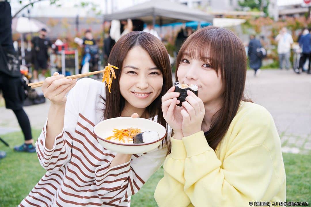 量産型リコ-プラモ女子の人生組み立て記-のインスタグラム：「. 第5話は #ドリクレ社食 ではなく #ドリクレピクニック🍙  美味しそうな料理を作ったのは 誰でしょうか…？  正解は放送で📺  #量産型リコ 🤖 #与田祐希  #市川由衣  #今夜24時30分放送」