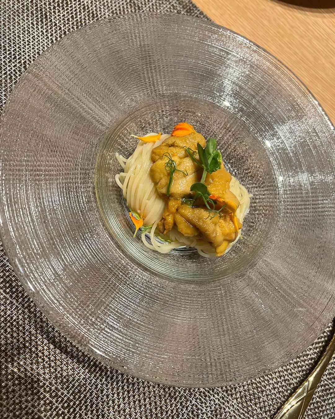 のあぽよさんのインスタグラム写真 - (のあぽよInstagram)「年会費3桁の会員制レストラン🍽️ めちゃくちゃ美味し過ぎたし招待して頂けた事が感謝すぎる🥲 普通ではまず行けない、、、😭 あり得ないくらい美味しくてとろけました。  .  #西麻布4#会員制レストラン#雲丹#鮑#dinner#六本木#麻布#西麻布」7月27日 12時59分 - noatan090924