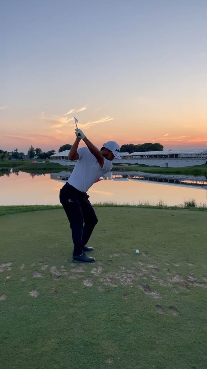 小平智のインスタグラム：「205ヤード5番アイアン⛳️ ベタピン😂 めちゃ景色綺麗だった🤩 #PGATOUR #GOLF #ゴルフ #試合 #スイング動画 #5番アイアン #ベタピン #景色 #最高 #小平智」