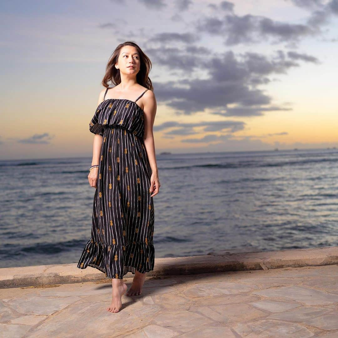 Angels By The Sea Hawaii Waikiki Based Boutiques ?Original clothing designed さんのインスタグラム写真 - (Angels By The Sea Hawaii Waikiki Based Boutiques ?Original clothing designed Instagram)「胸元のボリュームあるフリルが絶妙に体型を隠し スリムに見せてくれるモアナロングドレス  足元にある大きなフリルも歩くたびになびいて 上品な印象を与えてくれます  A Moana long dress with big ruffles at the bust that makes you look skinnier.  The large ruffles at the hem is also fluttering as you walk, giving you an elegant impression.  👗 Moana Long Dress in Pineapple Print 📸 @nina_bythesea @angelsbythesea  📍Hawaii  @angelsbythesea has been Hawaii’s resort fashion brand based in Honolulu, Hawaii, since 2010. Please visit our online store 🌺www.angelsbytheseahawaii.com Owner Designer Nina Thai (Miss Waikiki) @nina_bythesea (日本語勉強中📚🙇🏻‍♀️) Please feel free to tag your pic for a chance to be featured!  ハワイのリゾートファッション、 エンジェルズバイザシー はミスワイキキである Nina Thai によって作られたハワイオリジナルファッションブランドです🌴日本語ウェブサイトはこちら www.angelsbytheseahawaii.jp  ハワイやリゾートファッションが好きな人は是非私達のアカウントをフォローして下さい🙌また私達の商品をポストする際にタグ付けしていただいたら私達からリポストされるチャンスがあります  #angelsbytheseahawaii #angelsbythesea #resortwear #hawaii #waikiki #maxidress #longdress #ruffledress  #ハワイ #ワイキキ #カイルア #ラニカイビーチ #シンプルコーデ #エンジェルズバイザシーハワイ #エンジェルズバイザシー #リゾートファッション #ハワイ限定 #マキシワンピ #着やせ #フリルワンピース #하와이스냅 #하와이허니문스냅」7月27日 4時16分 - angelsbythesea