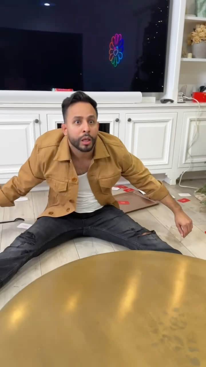 Anwar Jibawiのインスタグラム：「When babies fall 👶🏼」