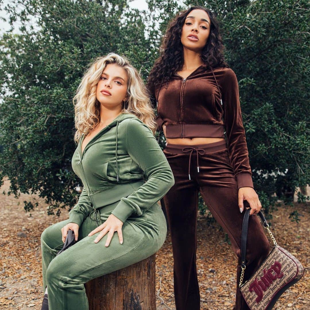 ジューシークチュールのインスタグラム：「Are we out of the woods yet? #JuicyCouture」