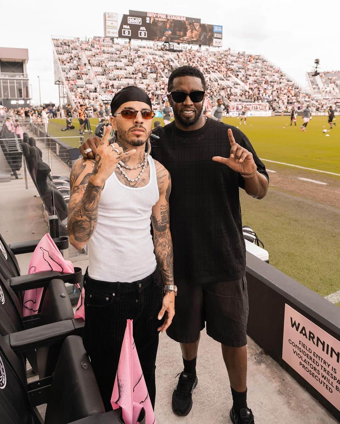 ディディさんのインスタグラム写真 - (ディディInstagram)「We had a ball last night! @InterMiamiCF @DavidBeckham @LeoMessi @DavidGrutman Thank you for the LOVE!!! #DeLeonNights」7月27日 5時19分 - diddy