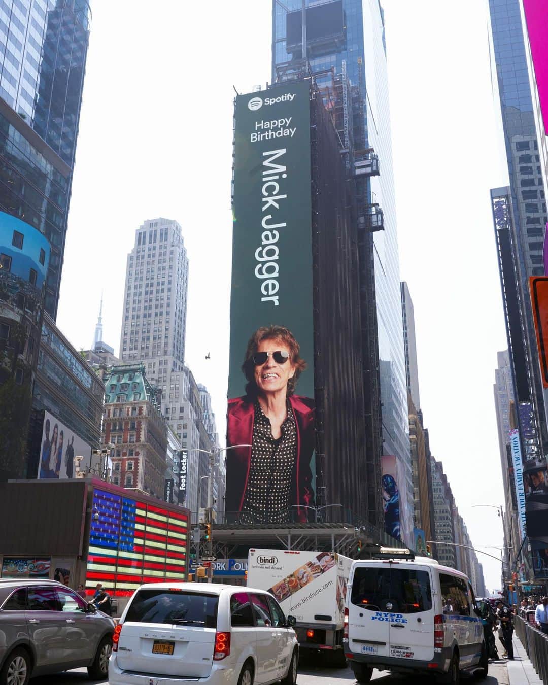 The Rolling Stonesのインスタグラム：「A huge Happy Birthday from @Spotify seen in NYC! 👅 Forty Licks is available to stream now!」