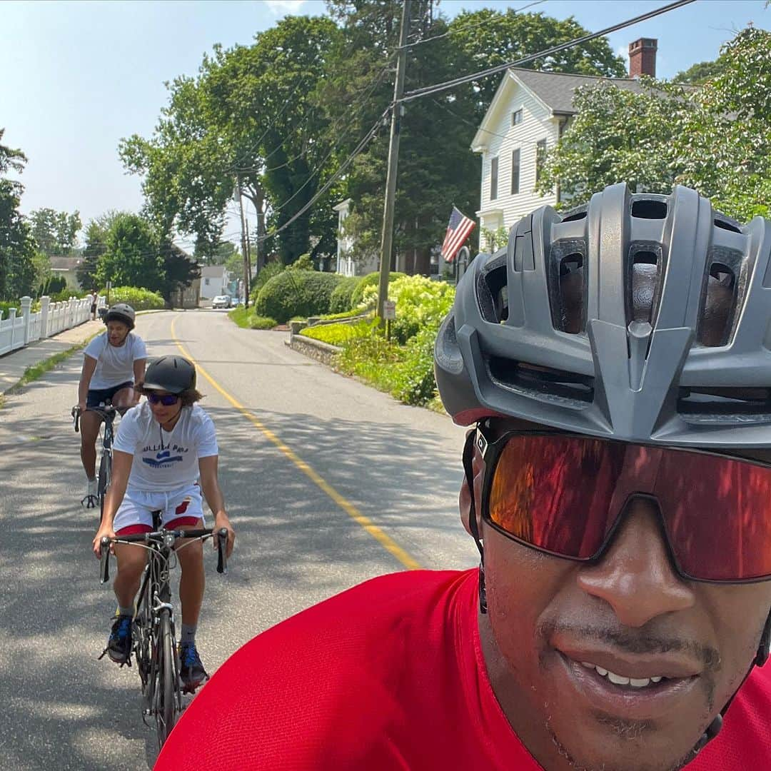 レイ・アレンさんのインスタグラム写真 - (レイ・アレンInstagram)「Teaching @rayray_jr3 @youngwalk.4 how to follow so they can learn to lead! #allenboys #pinarello #timeforanewride」7月27日 5時58分 - trayfour