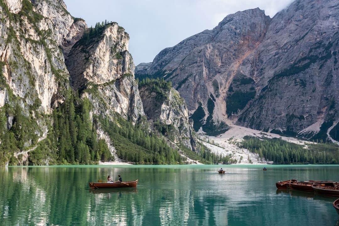 National Geographic Travelさんのインスタグラム写真 - (National Geographic TravelInstagram)「Photo by @francescolastrucci | Italy’s Dolomites have been at the top of my list of favorite mountains to hike and climb since I was a teenager, but I had always missed one iconic spot: Lake Braies, a jewel of the Italian Alps, nestled around 4,900 feet (1,500 meters) above sea level by the imposing 9,200-foot (2,810 meters) Seekofel. The turquoise-emerald lake attracts people both in winter, when you can walk on the thick ice, and in summer, when you can row a boat or dare to swim in the ice-cold waters. Beyond the popular ring path around the lake, several more challenging hiking routes, including the legendary Dolomites High Route N. 1, head up the mountains, starting from the lake.  Follow me @francescolastrucci for more places, daily life, and stories around the world.」7月27日 6時00分 - natgeotravel