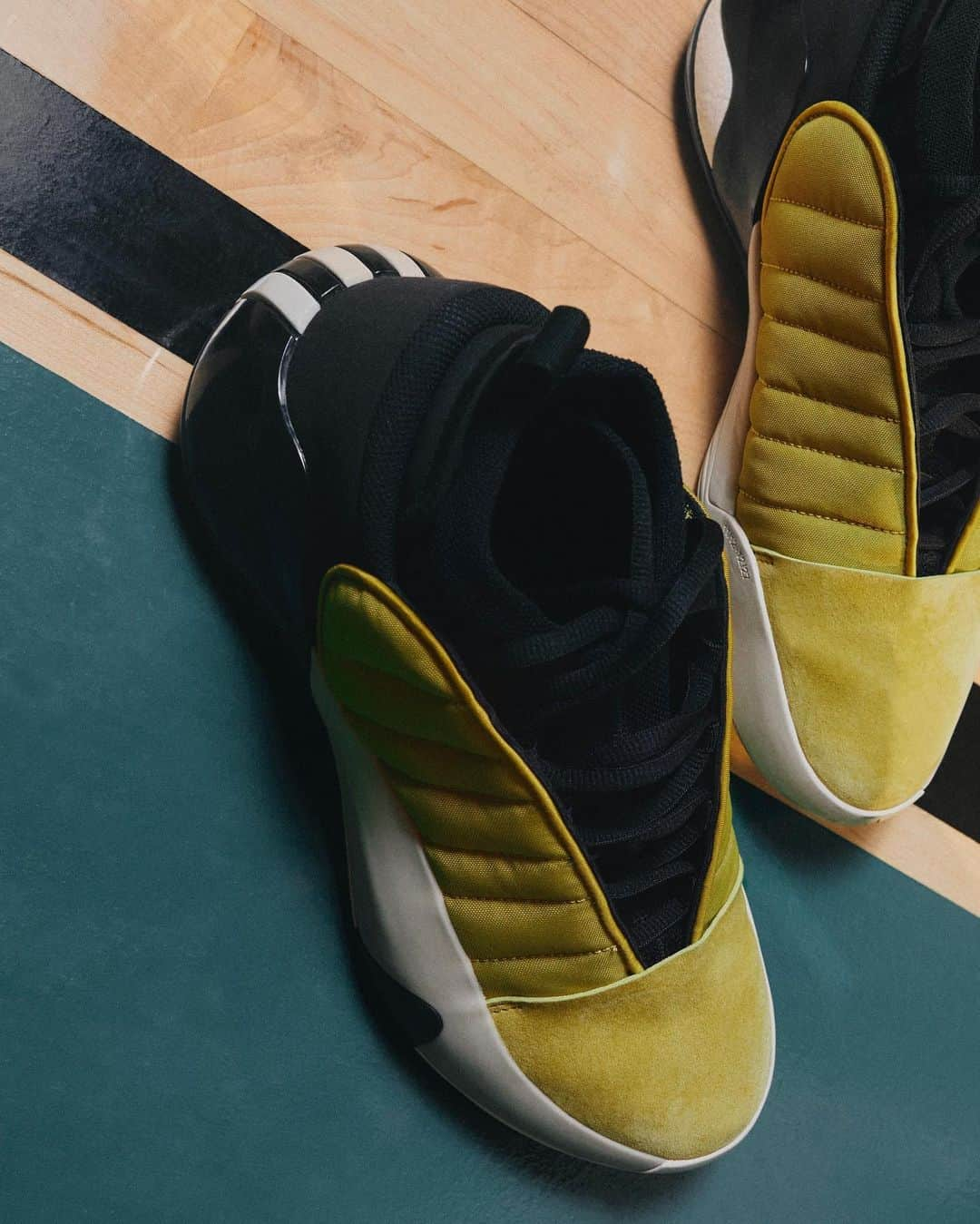 ジェームス・ハーデンさんのインスタグラム写真 - (ジェームス・ハーデンInstagram)「Harden Vol. 7 x The 2023 Collection available on adidas Confirmed App, adidas.com, and select locations.   #HardenVol7 #adidasBasketball」7月27日 6時00分 - jharden13