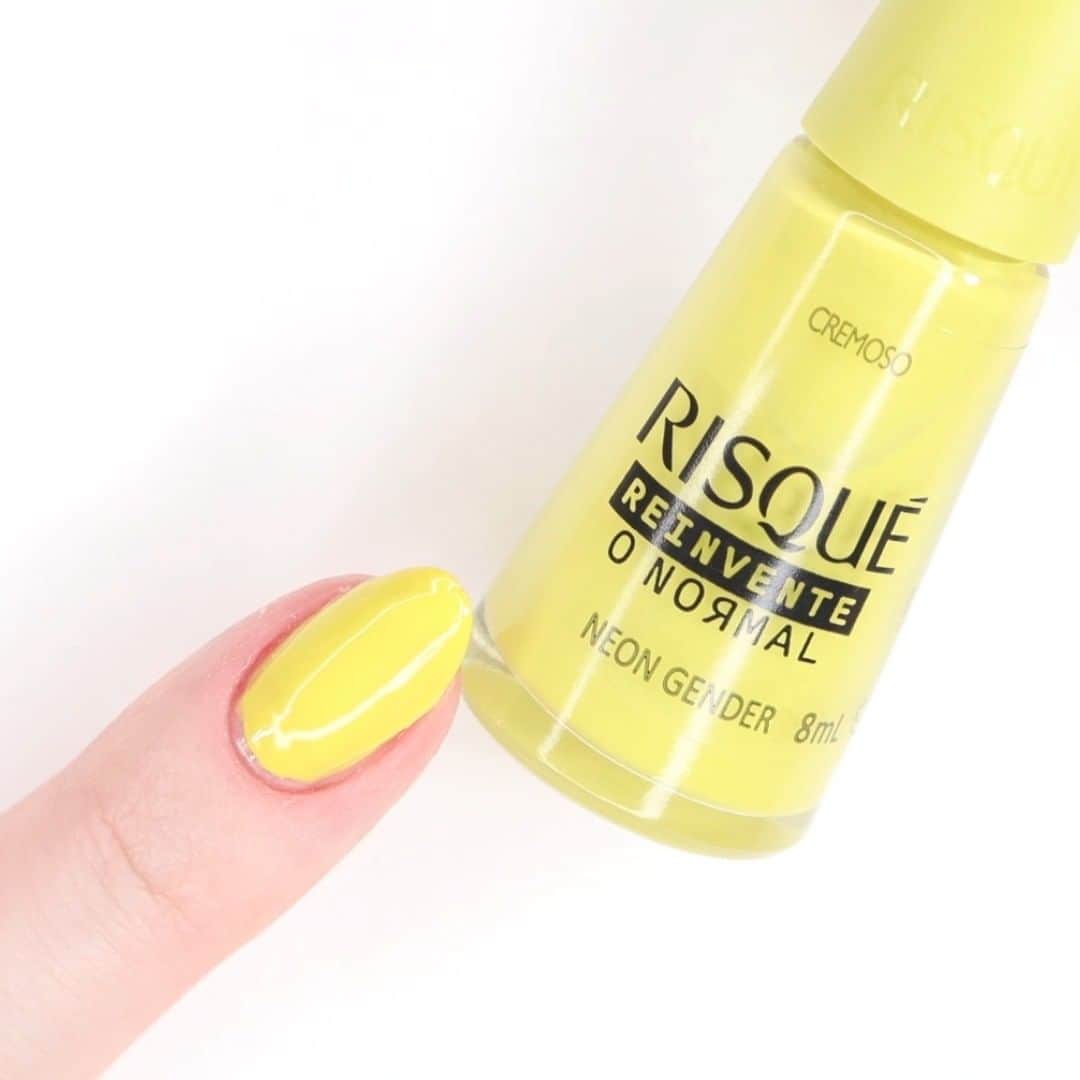 Risqueのインスタグラム：「Seja uma pessoa múltipla, diversa e você mesma em um estalo. 💖 É só colorir as unhas com Neon Gender, esse verde super vivo, cremoso e hipoalergênico para você se expressar.  Compre o seu no link da bio.   📷 @unhabonita  #EsmaltesRisqué #RisquéOficial #RisquéReinventeONormal」