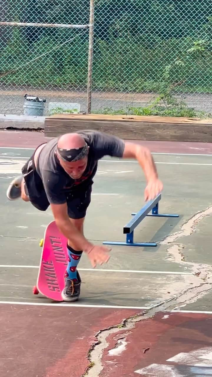 Skate Crunch (OG)のインスタグラム：「If you needed a sign today - this is it 🛑 “F what anyone thinks! Live. Your. Best. Life.” 💯🤙🏼 @partydestroyer 🗣️ My newest coolest trick of the summer! Im back! #skateeverydamnday #skateeveryday #skateeverything #skateclips #skateclipsdaily」