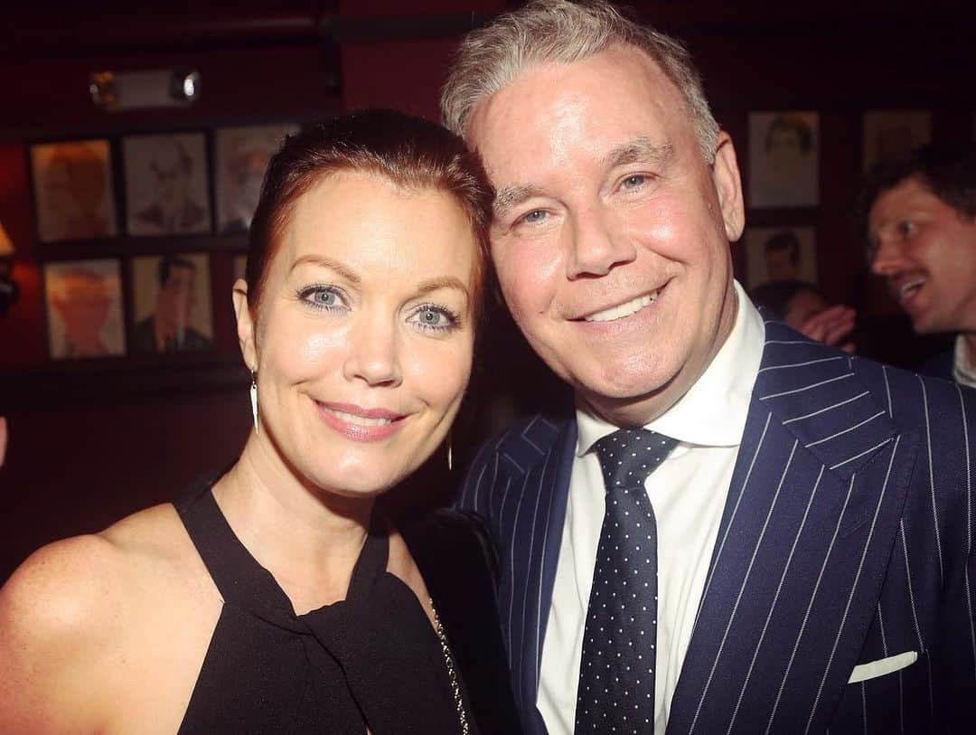 ベラミー・ヤングさんのインスタグラム写真 - (ベラミー・ヤングInstagram)「What a WONDERFUL time celebrating the #OpeningNight of @thecottagebroadway with so many DEAR friends, both old & new. 🥰 They say laughter is the best medicine, & if so, go get yourself a year's supply at the #HelenHayes theater on #Broadway. I mean, we were doubled over with laughter! And dare I say what a dashing leading man!🤩 @eric_mccormack you are pitch perfect HILARITY from top to tail! Hope everybody having as beautiful a day as possible. Stay hydrated! And if you can, make your way to see #TheCottage- you will laugh your face off. I know we did!🤣 Thank you, @sinclair_dani for being the bestest date 🤓 & thank you, Bruce Glikas @bruglikas @broadwaybruce_ for giving me permission to share your professional shots! 🤩 (You guys know Bruce? I know you know his amazing photography! He's everywhere so you can be too!🥰) Much love to each of you! ❤️💗❤️💗❤️」7月27日 6時42分 - bellamyyoung