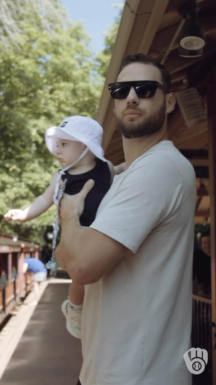 ミルウォーキー・ブルワーズのインスタグラム：「Take a trip to the zoo with Adrian Houser in our brand-new video series: Off the Clock, presented by American Family Insurance!   Find out how @adrianhouser12 makes time for himself and balances being a dad with the demands of a busy baseball season.      Full Episode: link in bio!」