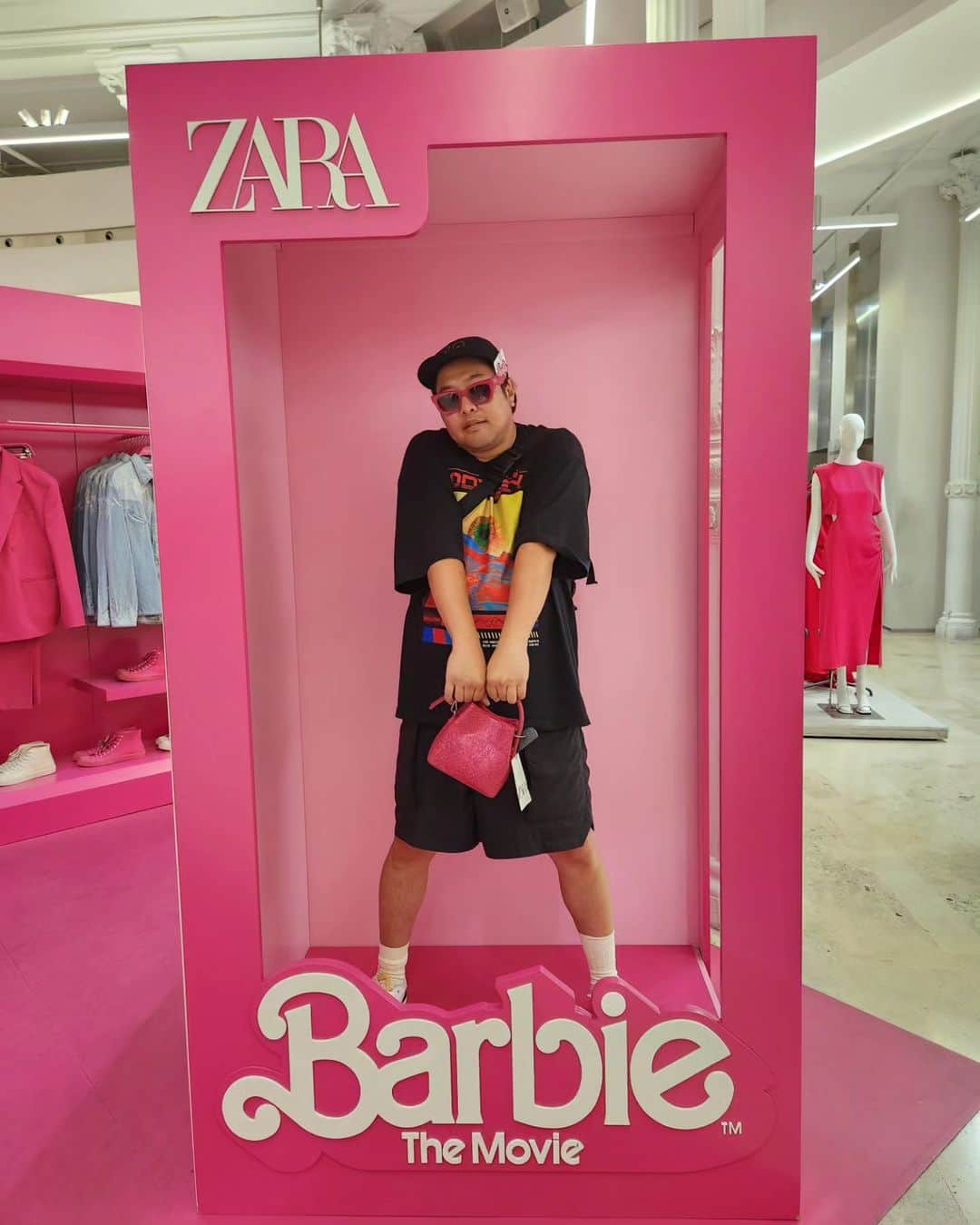 とにかく明るい安村さんのインスタグラム写真 - (とにかく明るい安村Instagram)「ケーン！！！  #barbie #ken #zara #itarian🇮🇹 #tonikaku」7月27日 7時17分 - tonikaku.a.yasumura