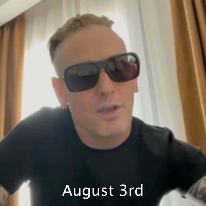 コリィ・テイラーのインスタグラム：「I’m going LIVE on @talkshoplive next Thursday, August 3rd at 6pm ET/3pm PT to chat about the new record #CMF2 and more. Interact, ask questions, say hello, or just listen in!  I will also be signing a limited amount of copies of the new album on CD/LP. Pre-order your copy and get notified when I go live at the link in my story/bio.」