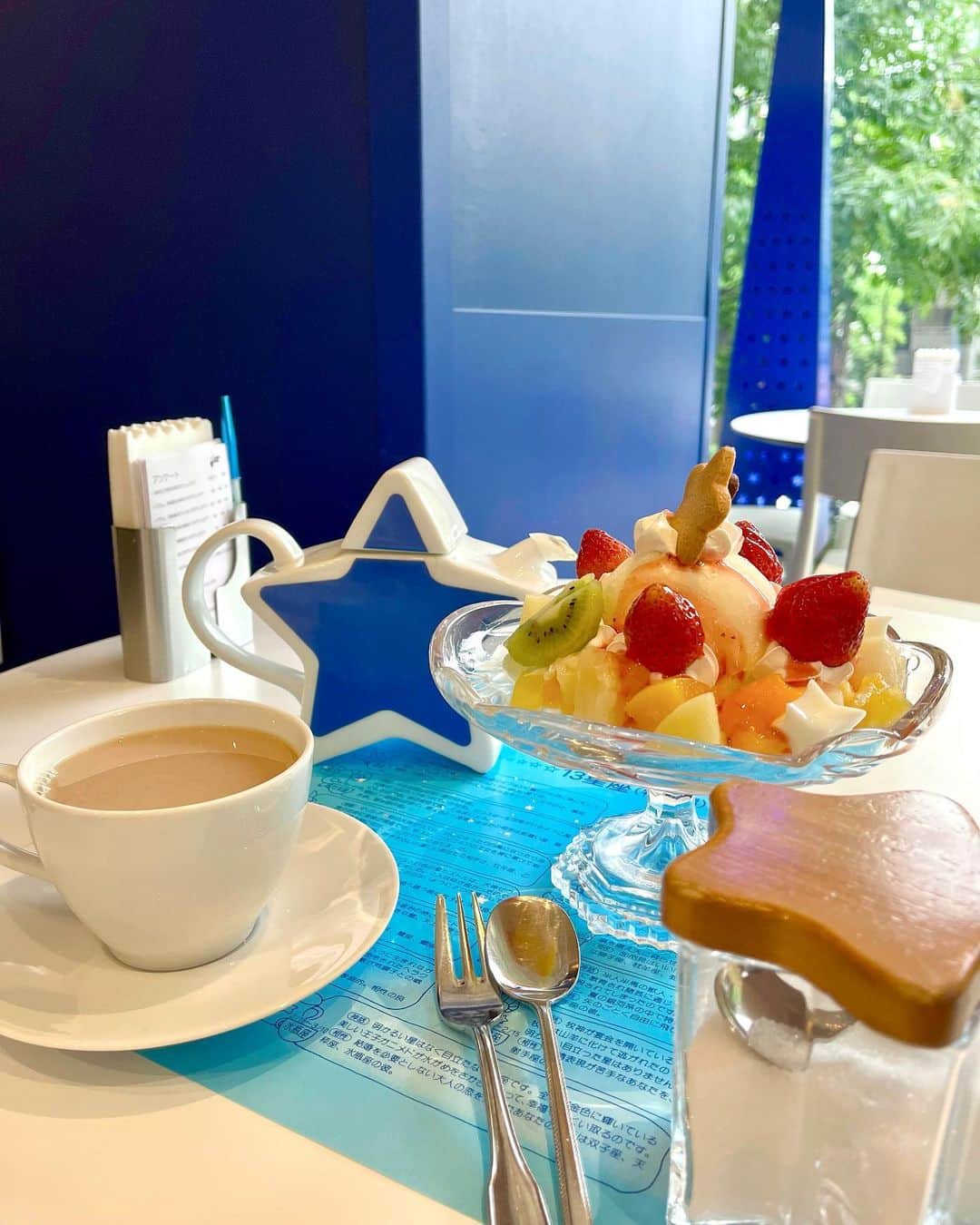 渡辺菜月のインスタグラム：「🌌  【パフェテラス ミルキーウェイ】  📍〒170-0013　東京都豊島区東池袋1-12-8　富士喜ビル２階  #パフェテラスmilkyway  #パフェ #東京カフェ  #星座 #13星座」