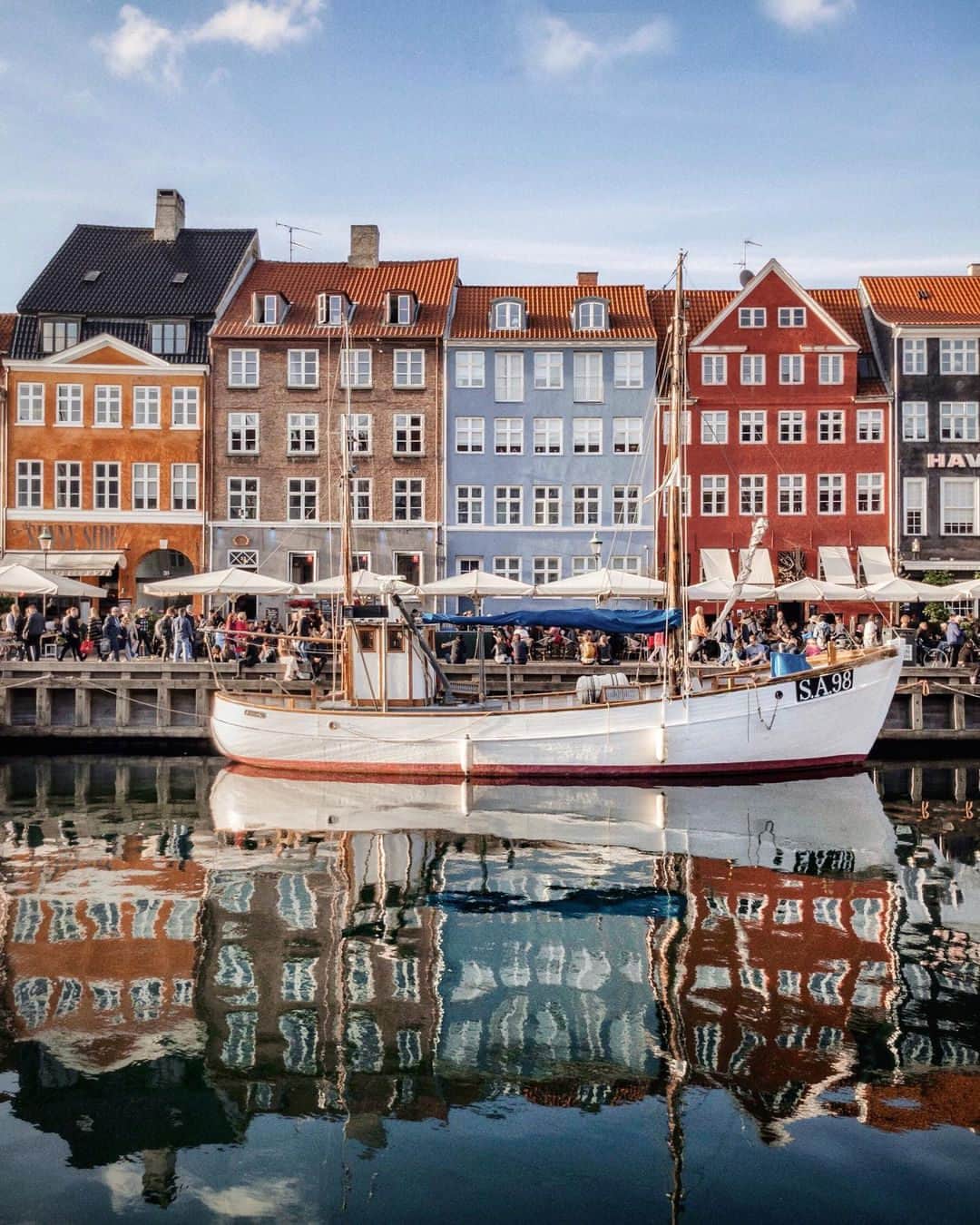 Travel + Leisureさんのインスタグラム写真 - (Travel + LeisureInstagram)「Photo by @eskimo 🇩🇰 Named one of the best places to travel in 2023 by T+L, Copenhagen continues to draw in tourists with its exceptional food, history, and architecture. Read up on how to plan the perfect trip at the link in bio.」7月27日 7時40分 - travelandleisure