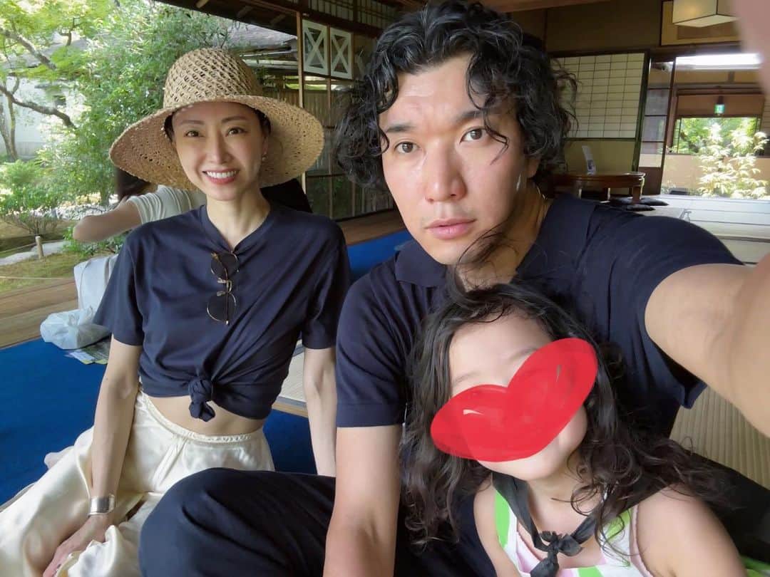 大塚良子さんのインスタグラム写真 - (大塚良子Instagram)「. 撮影がひと段落した次郎さんが 京都へお迎えに来てくれた♡ @jirokonami  1ヶ月ぶりのパパに娘大はしゃぎ。良い時間🌿  #家族時間 #familytime」7月27日 7時40分 - ryokokonami