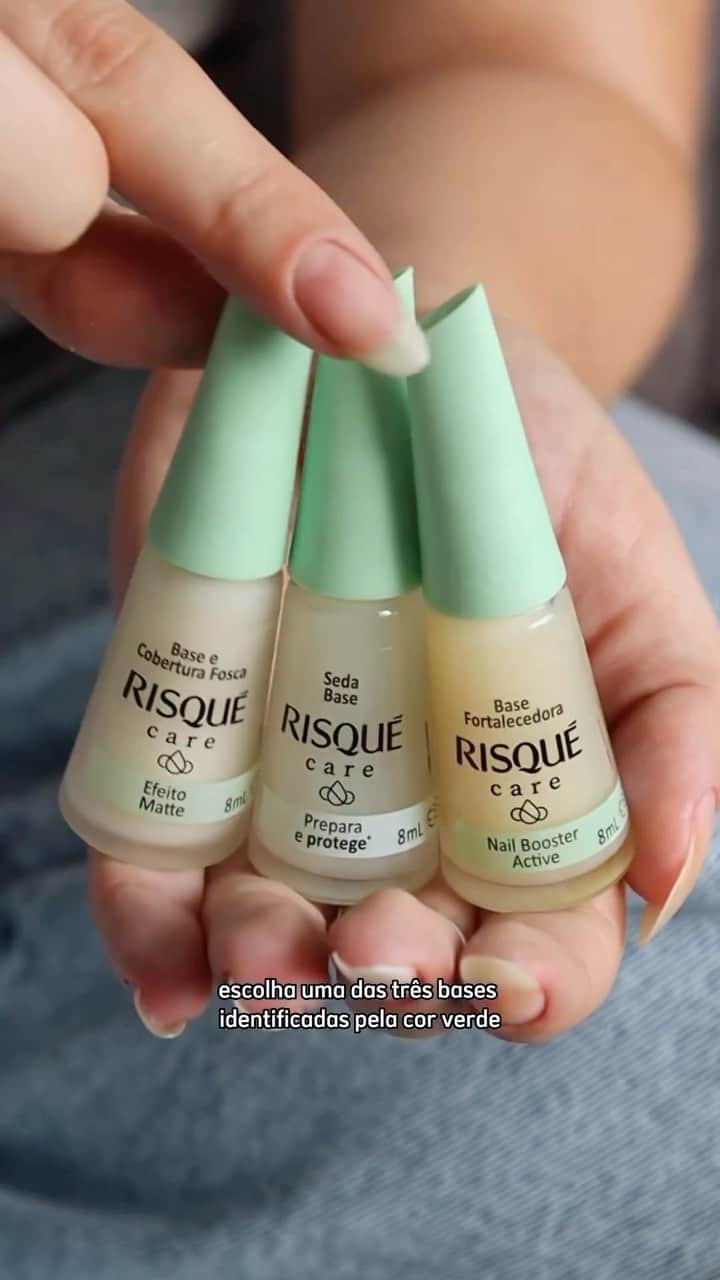 Risqueのインスタグラム：「#repost @malizialu  • • • @risqueoficial chegou com sua nova linha incrível de cuidados com as unhas! Risqué Care conta com 7 produtos que juntos se transformam num cronograma completo de cuidado para as unhas! A linha é cruelty free e hipoalergênica! Além disso, é formulado com óleo de coco, para manter as unhas e cutículas bem hidratadas! E extrato de lavanda, criando a melhor rotina de cuidados e a sensação de um SPA das mãos!  #publicidade #RisquéCare #unhas #nailcare」