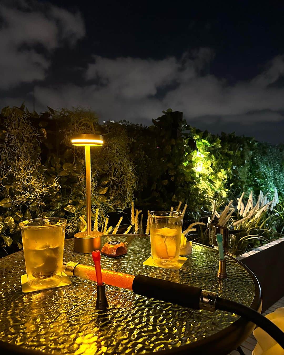 陽菜えみるさんのインスタグラム写真 - (陽菜えみるInstagram)「.  Sunset dinner🥂✨ & roof top bar  🌅  @aaayu330 が見つけてくれた テラスご飯とルーフトップバー どちらも夜心地よかった🫣🤤🌉🌙  いつも優しい世界で温かい あゆみさんがLOVEです🫶  .」7月27日 13時30分 - emiru_haruna