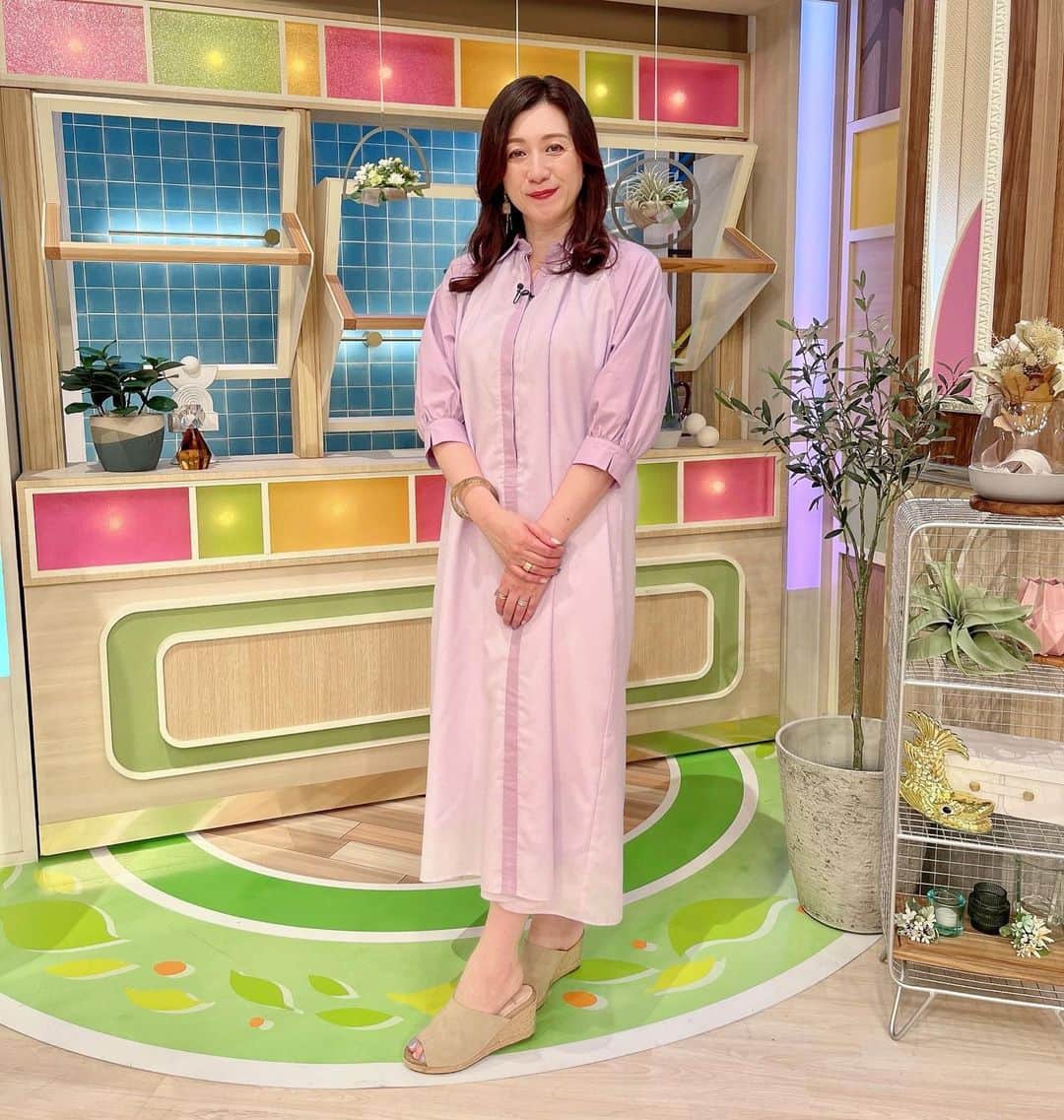 野々村友紀子のインスタグラム：「今からゴゴスマでーす👋  写真は先週の衣装。 今日も暑いですが、みなさん無理せずがんばりましょうねー！  ワンピース　@antissu_ebisu  ピアス　@anchelion」