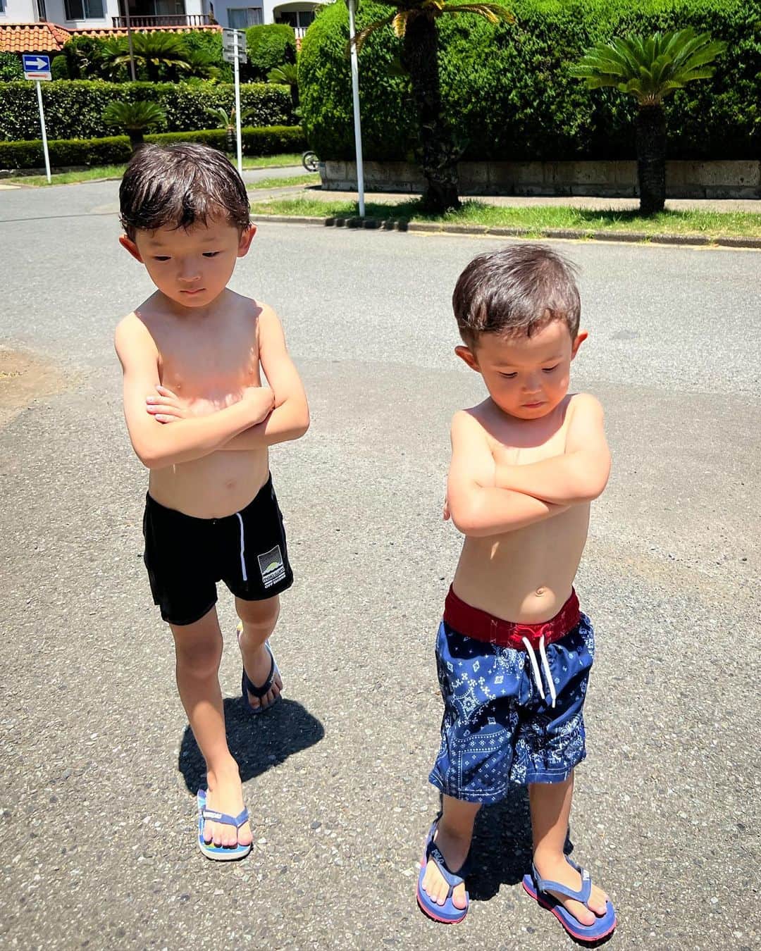 中村獅童さんのインスタグラム写真 - (中村獅童Instagram)「何？気合い？頼んでませんけど。  #プール帰り #夏幹 #陽喜 #獅童」7月27日 13時27分 - shido_nakamura