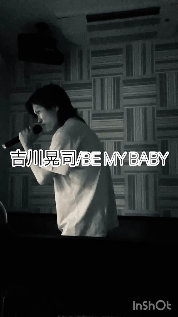 のインスタグラム：「COMPLEX 吉川晃司モノマネ BE MY BABY  #ものまね #モノマネ #お笑い #お笑い芸人 #ものまね芸人  #吉川晃司 #歌 #音楽」