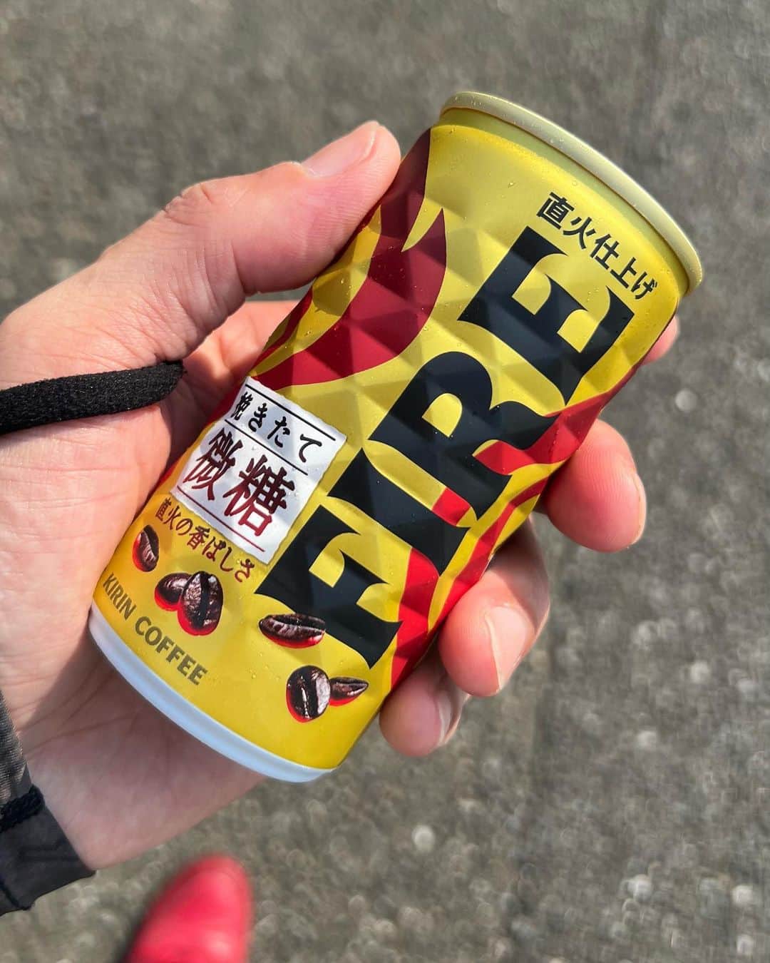 靖乃のインスタグラム：「今日も暑いやねぇ〜💦💦 ゆっくり頑張りましょ✨ 明日はライブや‼️ 楽しみ楽しみ🎵😃  #靖乃 #ハイダンシークドロシー #淡路島 #ピン毛」