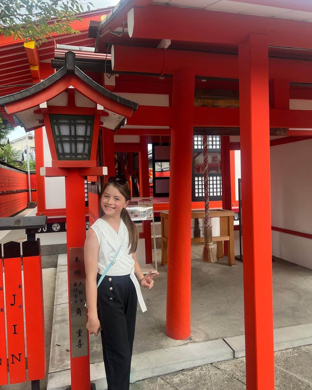 レイラさんのインスタグラム写真 - (レイラInstagram)「京都では車折神社に行ってきたよ⛩芸能神社ということで、レイラも芸能御守り買ってきたよ😊 いーっぱいあって全部探せなかったけど、神宮寺君と廉くんを発見️🩵🖤そして、SixTONESも❤️   #芸能事務所  #芸能神社  #車折神社  #京都  #嵐山  #神宮寺勇太  #永瀬廉  #SixTONES」7月27日 8時06分 - leira_de_show