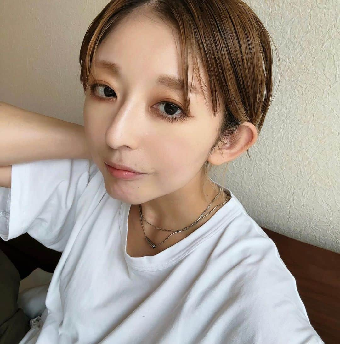 mayumiさんのインスタグラム写真 - (mayumiInstagram)「* 今髪の毛ショートにしたらこんなんなんだろーなーというのと 前髪ここまで伸びました、の図🫠 . #ボブヘア #インナーカラー #前髪伸ばし中  . *」7月27日 8時52分 - may.uuuu.mi