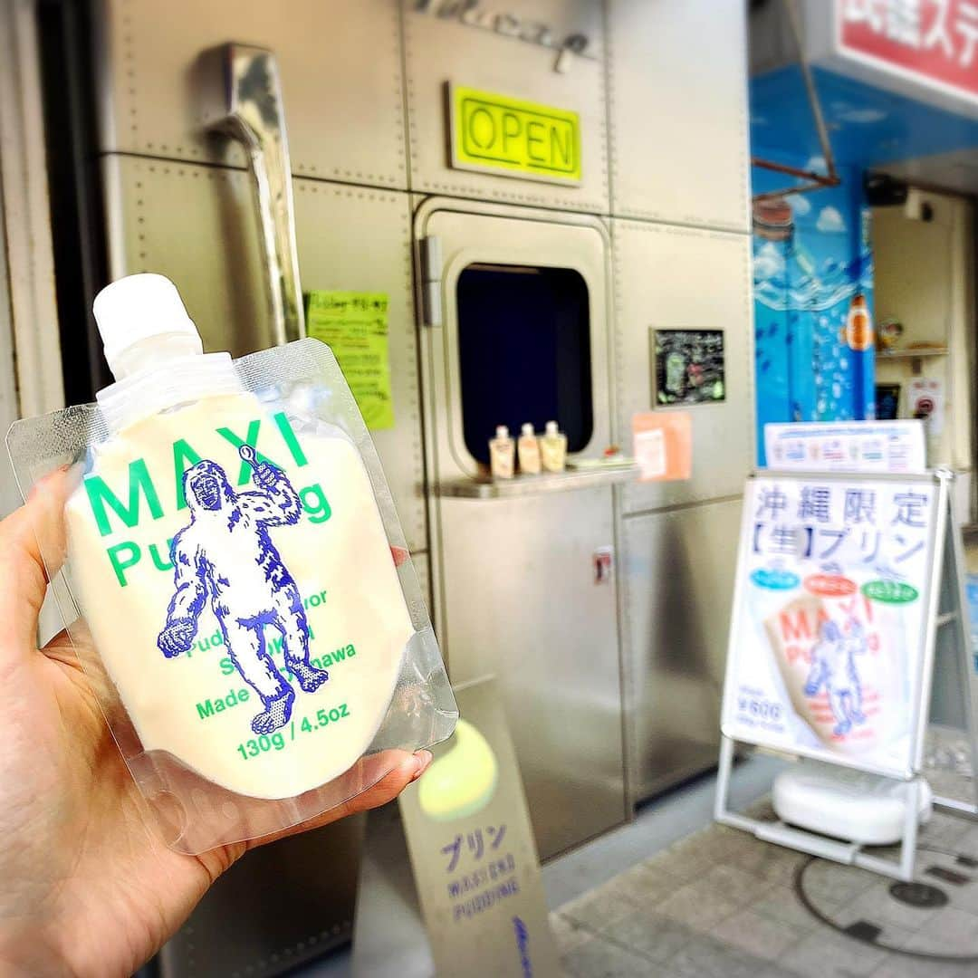 とぎもちさんのインスタグラム写真 - (とぎもちInstagram)「. 【沖縄旅行8日目 🇯🇵 오키나와】  ・ザタコライスハウス ここのタコライスめちゃくちゃ美味しかった😭💓 種類も多いしトッピング追加も色々！タコライス食べるなら次からこの行く😍😍  ・ブルーシールアイス ブルーシールの沖縄式ぜんざい（かき氷）🍧初めて食べた！ かき氷の下に甘くて冷たい大粒金時豆と白玉入っててめっちゃ美味しかった🫣  ・マキシプリン 新しくできたと聞きさとうきび味のプリンを購入！かなり甘めだけどドロっと濃い🍮 片手で飲めるのもいい😆✨  ・ステーキハウス88 ここのステーキ大好きだからテイクアウト🥡🥩  お店で食べた方が鉄板でジュージュー食べれるからもっと好きだけど、テイクアウトで食べるのも美味しかった♪  #ザタコライスハウス #タコライス #ブルーシール #ブルーシールアイス #沖縄ぜんざい #マキシプリン #ステーキハウス88 #国際通り #国際通りグルメ #沖縄旅行 #沖縄グルメ #沖縄旅行 #더타코라이스하우스 #타코라이스 #블루실 #스테이크하우스88 #오키나와 #오키나와여행 #오키나와맛집 #오키나와카페  #とぎもち沖縄 #とぎもちザタコライスハウス #とぎもちタコライス #とぎもちブルーシール #とぎもち沖縄ぜんざい #とぎもちステーキハウス88 #とぎもちステーキ #とぎもちマキシプリン #とぎもちプリン」7月27日 9時02分 - togistagram