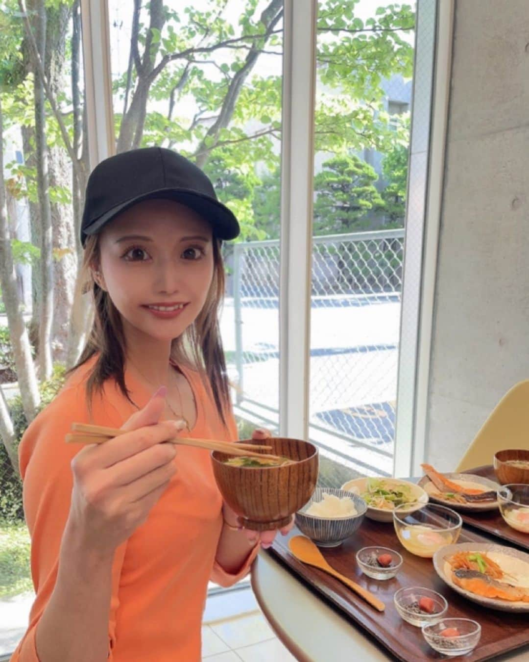 ともさんのインスタグラム写真 - (ともInstagram)「完全に食べまくりの夏休みから スタートしてます👙🍨🍧  旅行中は 朝からがっつくスタイル😀 家では朝ごはん食べません☀️  #夏休みの過ごし方 #夏休みスタート #朝食#和食#高知県観光 #旅行女子#キャップ女子 #ノーマルカメラ#ノーマル」7月27日 9時17分 - tomo0510nagi