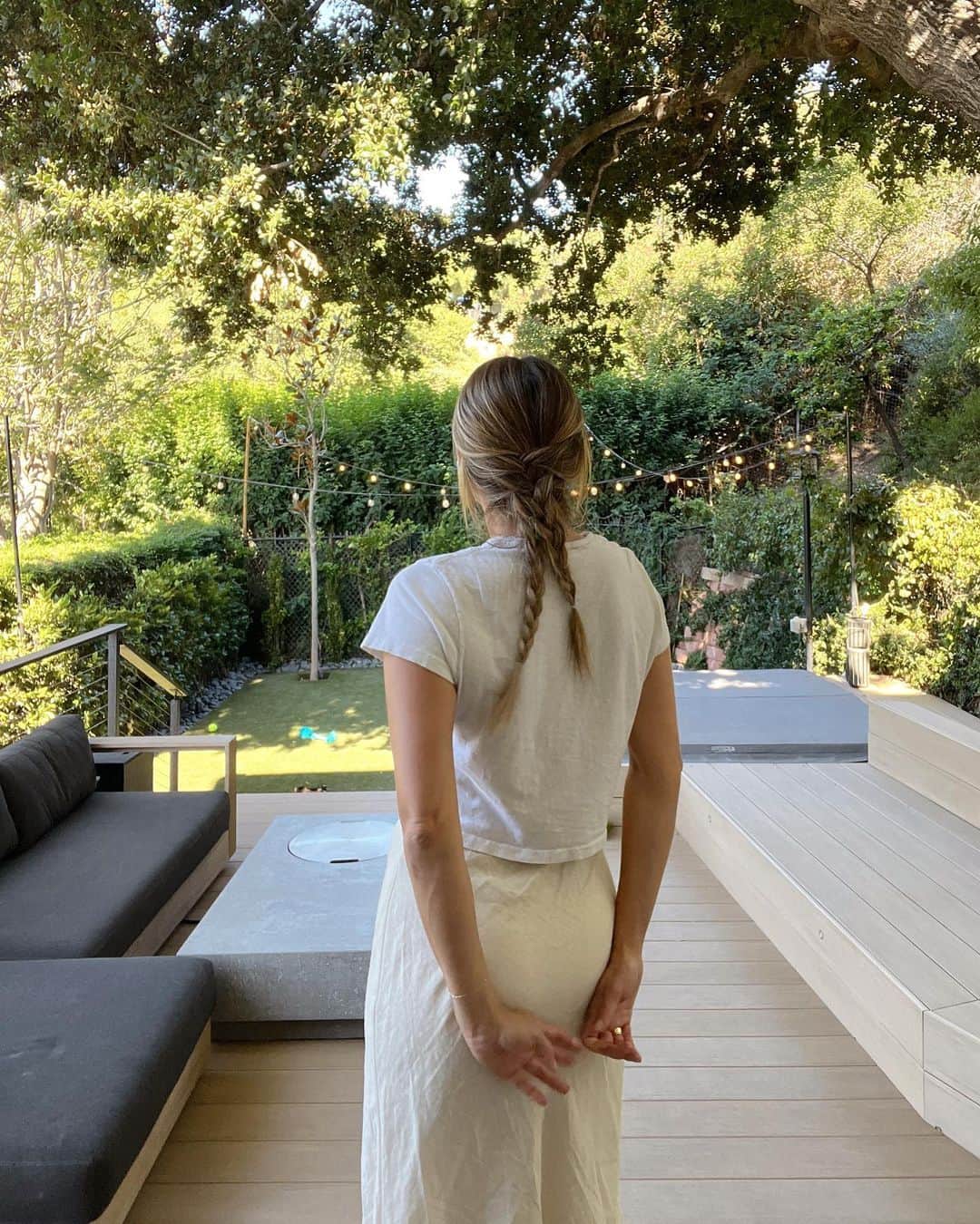 Camden Scottのインスタグラム：「double cheeked up on a thursday afternoon, except it’s wednesday and they’re braids not cheeks.」