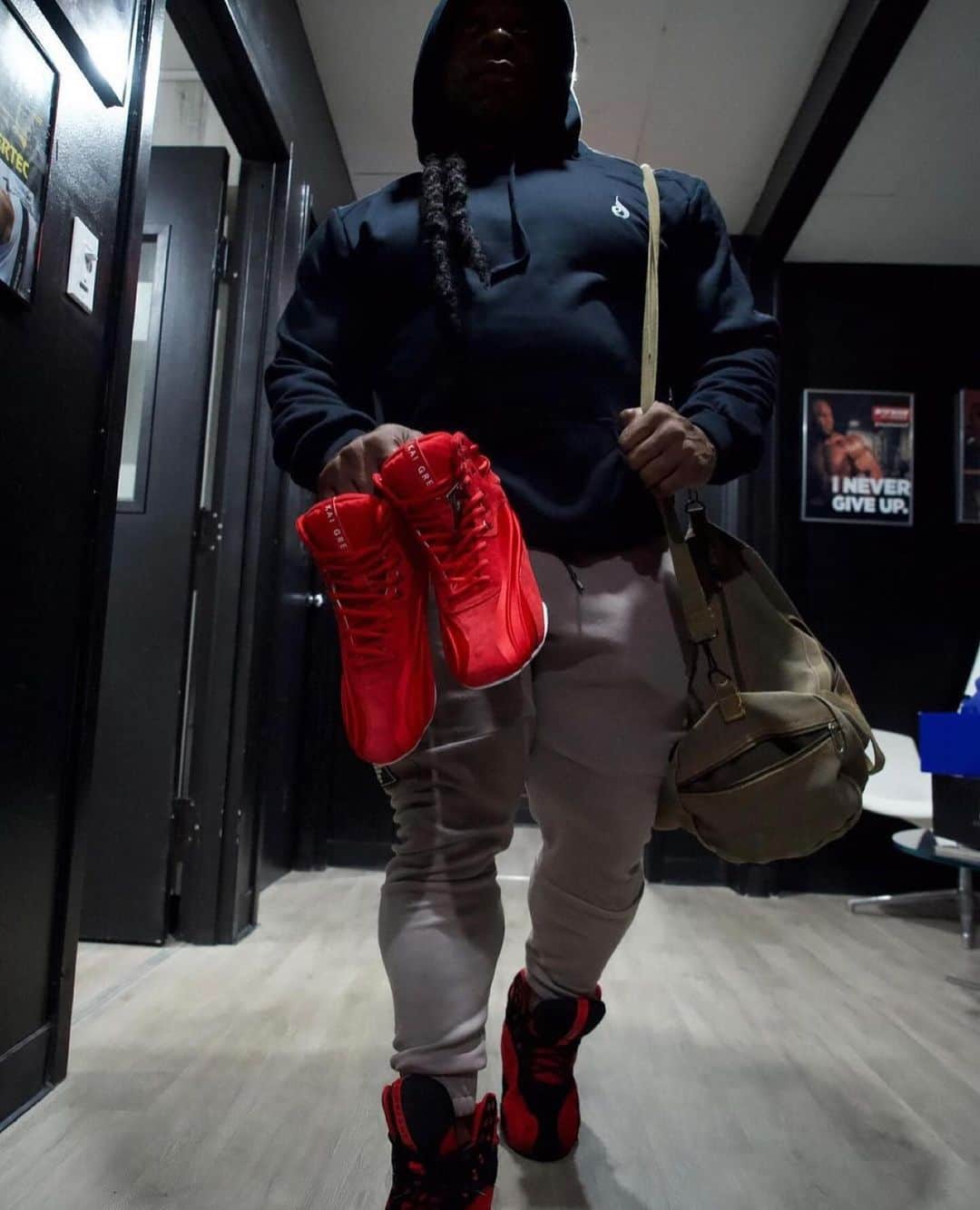 カイ・グリーンさんのインスタグラム写真 - (カイ・グリーンInstagram)「Which color first… RED | BLACK ⁉️ Swipe 👈🏾 to see the color that went down for this EPIC leg day❗️💯  Train with a purpose, @ryderwear D-MAKS Provide maximum support, cushioning, and a cemented grip to help you push the limits EVERY DAY 💯  Get yours through the link in bio ☑️  💲Save 10% with code KAI10 💻www.ryderwear.com/kai  #KaiGreene #ThoughtsBecomeThings #Ryderwear」7月27日 9時33分 - kaigreene