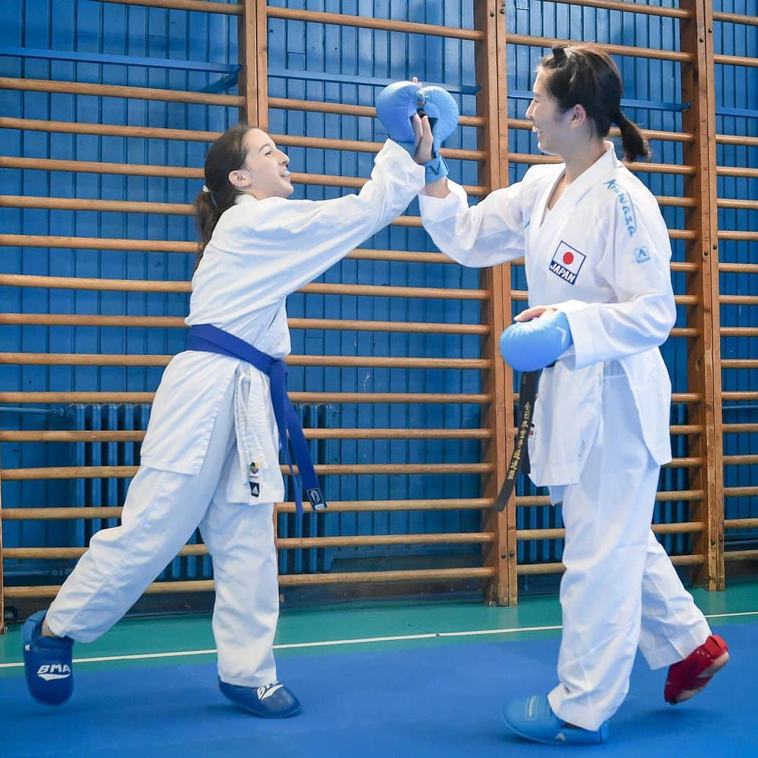 染谷真有美のインスタグラム：「. 空手体験イベントで講師を務めることになりました🔥🥋 空手道を通して『強さと優しさ』を学んでもらえたら嬉しいです☺️🔱  当日は楽しく身体を動かしつつ、武道の精神も伝えていけるよう頑張ります！  『空手に先手なし』 武道で鍛えた力は人を傷つける為に使うのではありません。 自分自身や大切な人を守る為、人を助ける為に使います。  『礼に始まり礼に終わる』 礼儀・礼節を学ぶこと。相手への敬意をもって試合に臨むことは勝敗よりも大切です。  8月11日(金)空手道スクール locokウェルネスガーデン品川御殿山で開催です。是非ご参加ください😊(詳細は2枚目の広告より)  株式会社LOCOK様、空手道を教育や健康づくりの一環として取り上げていただき、ありがとうございます。 精一杯努めさせていただきます。  #locok #教育 #健康習慣 #すべての人に #無限の可能性 #locokウェルネスガーデン品川御殿山 #空手道 #体験会 #服装自由 #心と身体を解放する時間づくり」