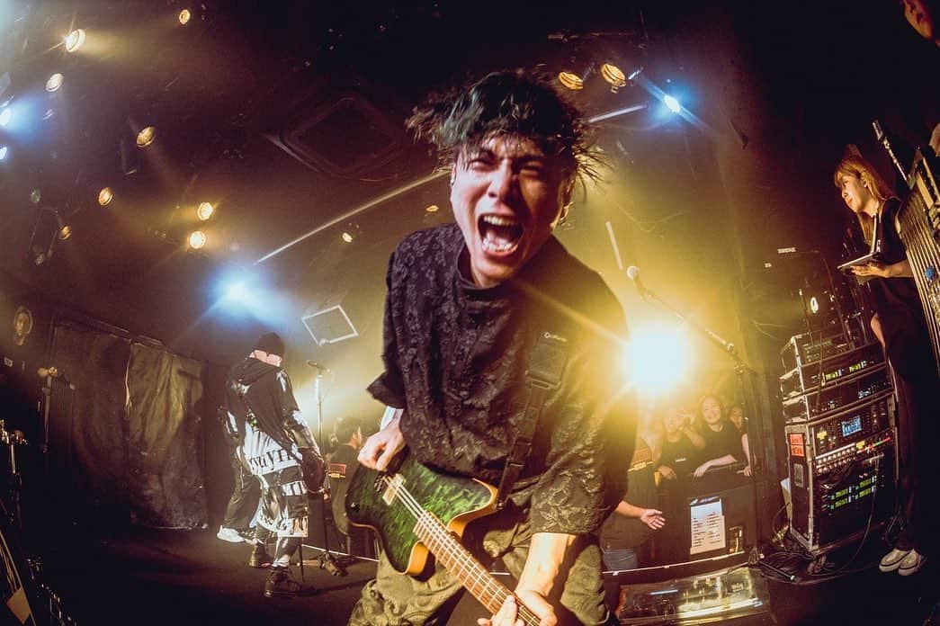 のインスタグラム：「“RE:ADMISSION” LIVE HOUSE TOUR 2023 at 神戸 太陽と虎 @cvltecult ありがとう！！濃い二日間だった！酸欠で死ぬか思った。 Photos by @bashico_photo」