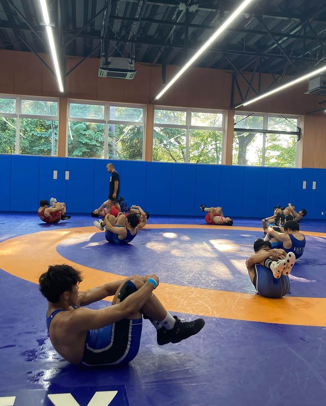 高谷惣亮さんのインスタグラム写真 - (高谷惣亮Instagram)「The other day, I took Takudai wrestlers to Ikuei University for a training session.  Ryutaro Matsumoto is a famous athlete who won a bronze medal in the 60kg Greco weight class at the London Olympics. I competed with him in London, and I still remember how impressed I was.  I asked Ryutaro for his help, and he graciously accepted my request. Thank you very much.  As for practice, many of the players who lead the university Greco team, including Harada, who recently became a member of the World Championships team, practiced very hard. It was a great inspiration for our Takushoku members.  I am originally a freestyle player, but I would like to learn both freestyle and greco in order to strengthen both. I would like to thank Ryutaro, Yanagawa Sensei, and Coach Ueno for their detailed guidance this time. I look forward to working with you again.  先日、拓大の選手を連れて育英大学の方へ出稽古へ行ってきました。  隆太郎先生はロンドン五輪でグレコ60kg級で銅メダルを獲得した名選手です。私も一緒にロンドンで戦ってきましたがその感動は今でも覚えています。  その隆太郎先生にお願いしたところ、快く受け入れていただきました。ありがとうございます。  練習に関しても、先日世界選手権代表となった原田選手を含め大学のグレコを引っ張る選手が多いのでとてもハードな練習をこなしていました。 うちの選手達にもとても良い刺激になりました。  私自身は元々フリーの選手ですが、指導に関して、フリーもグレコも学んで両方強くしていきたいと思っています。今回細かい指導もしてくださった隆太郎先生はじめ柳川先生、上野コーチ、ありがとうございました。 またよろしくお願いします。」7月27日 9時57分 - sohsuketakatani
