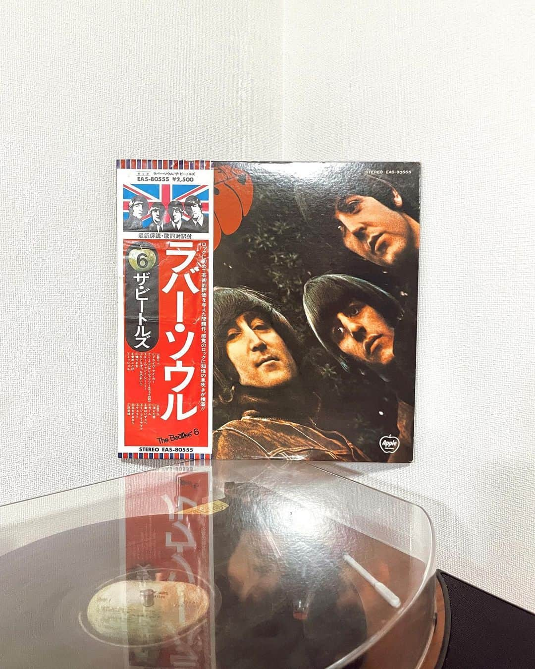 志賀可奈子のインスタグラム：「お気に入りのLPレコード🍏  #Beatles #ノルウェイの森」