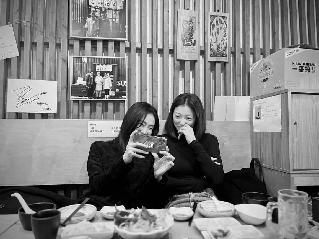パク・ヒョジュのインスタグラム：「너랑 찍은 사진이 꽤 많네」