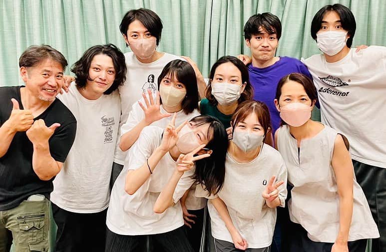 松田るかのインスタグラム：「劇団時間制作 10周年記念公演 舞台『哀を腐せ』 稽古も3週目に入っており、日々皆様と稽古に勤しんでいます！！  苦手な事に直面していたり、牛歩でしか進めていないような感覚になることもありますが、それでも周りの皆さんが優しくて素敵で、本当に助けられています☺️🌷  8/17〜8/27 東京芸術劇場 シアターウエストにてお待ちしております！  暑い日が続いていますので、水分補給や休息をこまめに取ってくださいね🌞🌊🍧」