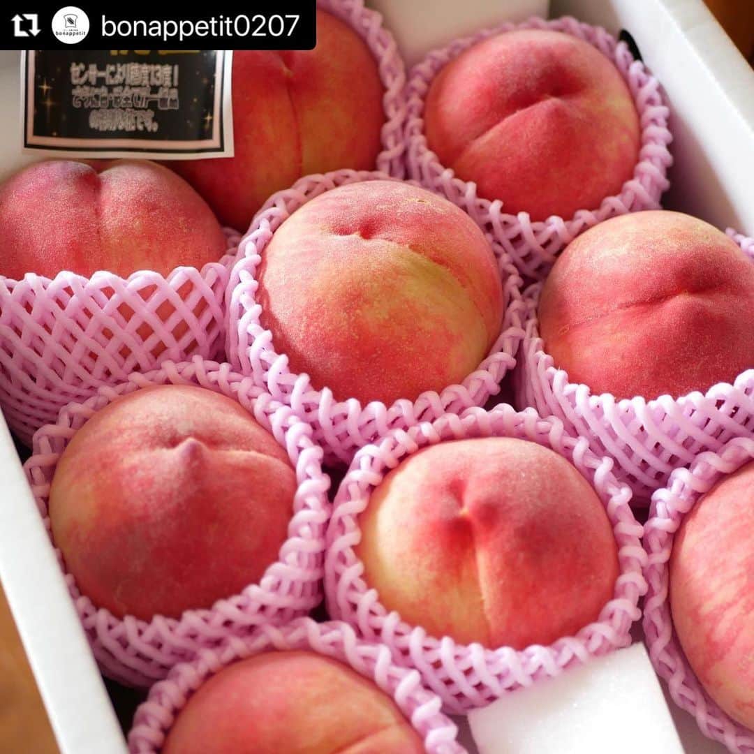 クスパさんのインスタグラム写真 - (クスパInstagram)「桃のタルト🍑綺麗でとても美味しそうです #Repost @bonappetit0207 with @use.repost ・・・ #桃のタルト   山梨県の姉から大きな桃が届きました。 そのまま食べるのが1番好きだけど、沢山あるのでスイーツに^ ^  上のピンクは桃のゼリー。 少し緩かった〜💦  #タルト #フルーツタルト  #スイーツ好きな人と繋がりたい  #スイーツ作り  #お菓子作り  #お菓子作り好きな人と繋がりたい  #お菓子作り大好き  #山梨の桃  #クスパ  #クスパ公認インスタアンバサダー  #テーブルフォト  #お菓子作り記録  @cookingschoolpark  #コッタ #おうちカフェ #cotta」7月27日 10時36分 - cookingschoolpark