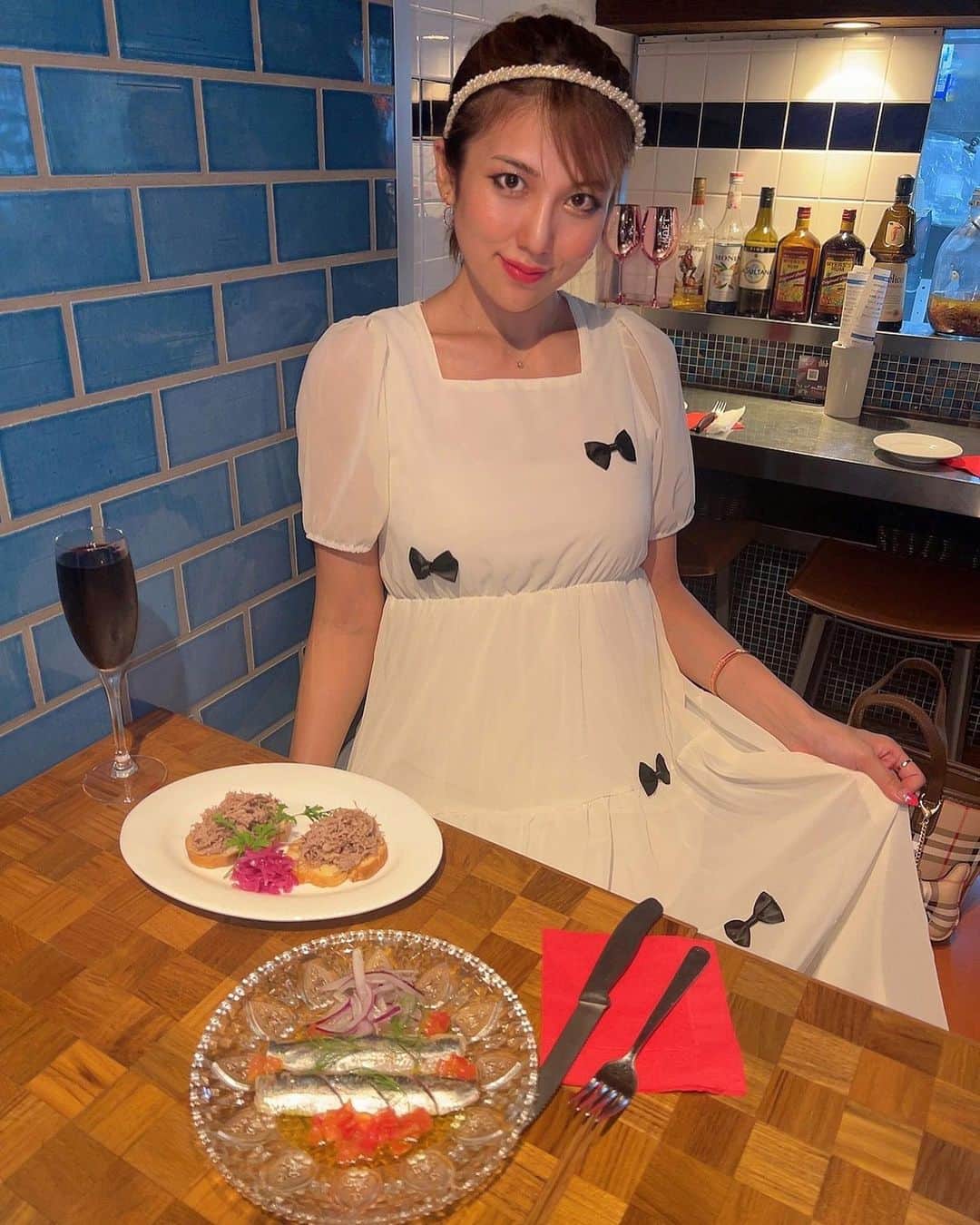 神谷麻美さんのインスタグラム写真 - (神谷麻美Instagram)「#vinotecamessina でディナーしたよ💖🍽🥰✨️ とても美味しかったぁ🥰💖✨️  濃厚カルボナーラPIZZA～トリュフ風味〜 ピザ生地も美味し、トリュフ香るから、美味しすぎたぁ🥰🍕💖✨️  仔羊とンドゥイヤのピリ辛くるくるソーセージ  のソーセージがハーブ効いてて美味しかったぁ💖✨️  手長海老のトマトクリーム和えパスタは、絶品🥰💖✨️  ゴルゴンゾーラのアイス が、味がゴルゴンゾーラすぎて美味しかった💖  赤のスパークリングワインも美味しかった🥰🍷💖✨️  自由が丘の地で20年以上愛される味🥰💖✨️  PR @vinotecamessina #ヴィノテカメッシーナ #自由が丘グルメ #自由が丘 #自由が丘ディナー #自由が丘ランチ #東京グルメ #東京ランチ」7月27日 10時39分 - asamice428